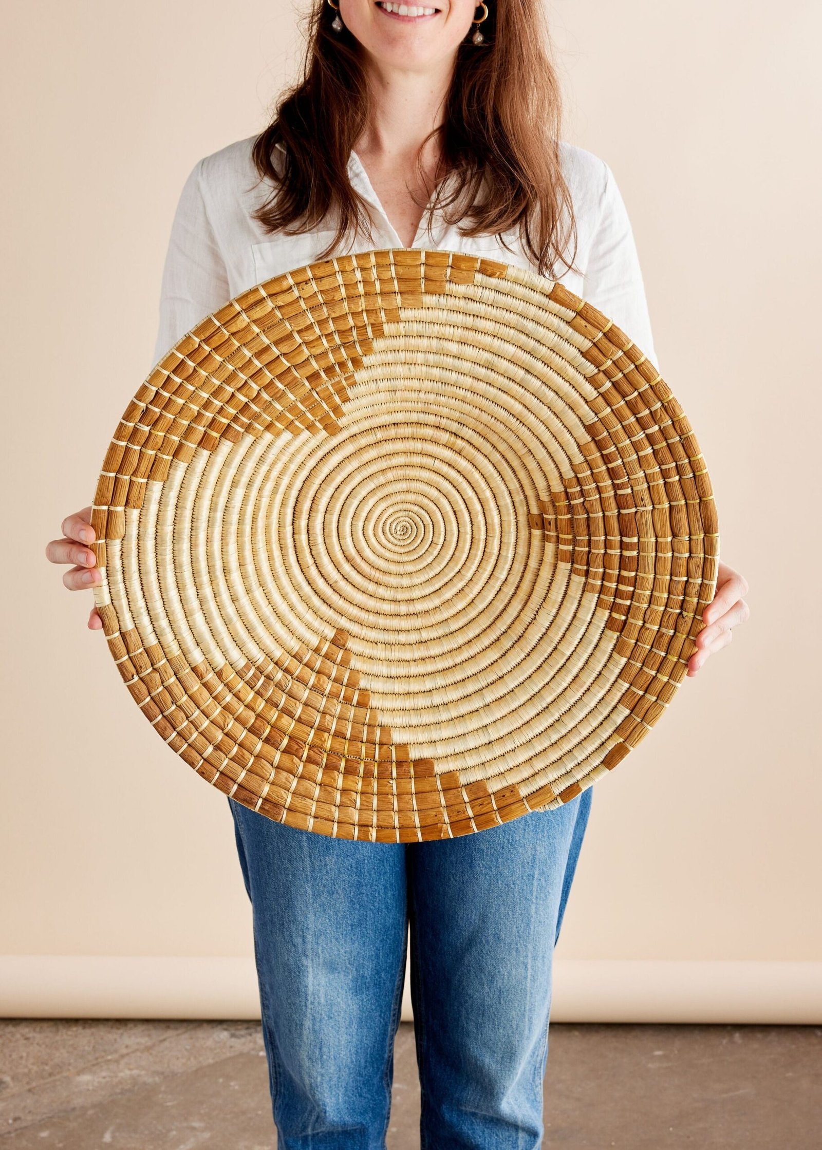 Maua_Banana_Leaf_Basket_large_WomenCraft_kanju.jpg Maua Banana Bark Wall Basket - Image 1